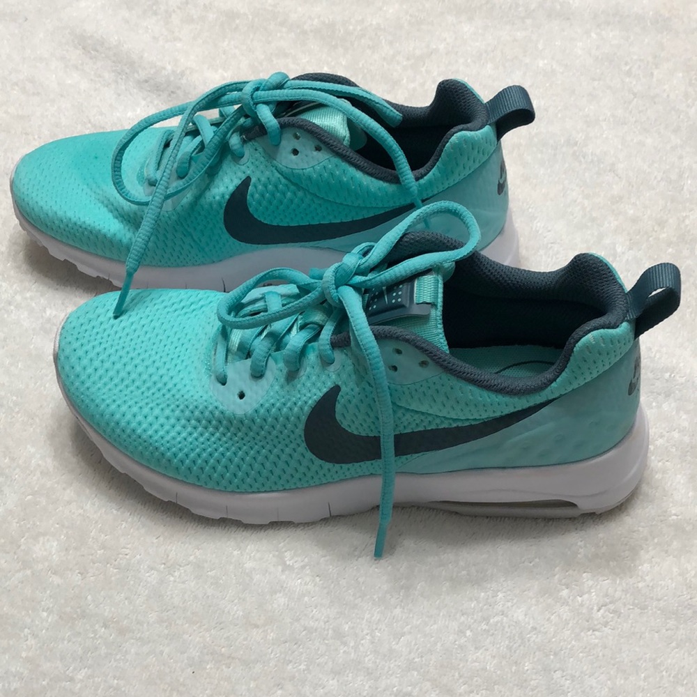 Nike air max motion lw running shoes aurora green